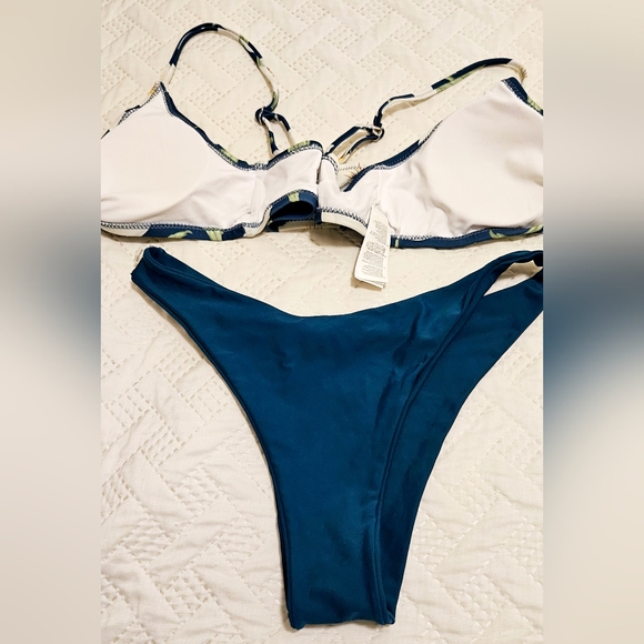 Dream CUPSHE Bikini Set Top & Mid-Rise Bottoms Blue Floral Size M - Picture 3 of 9